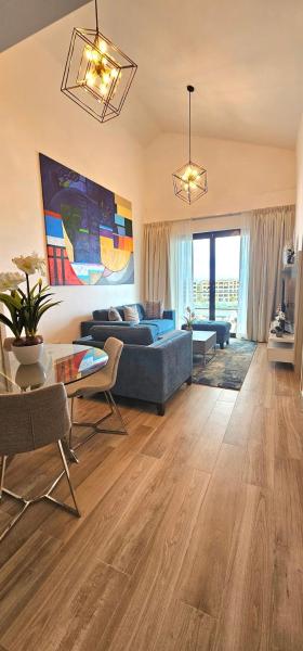 The Beach Spacious 2 Bedroom 2 Bath Apartment on top floor with stunning views